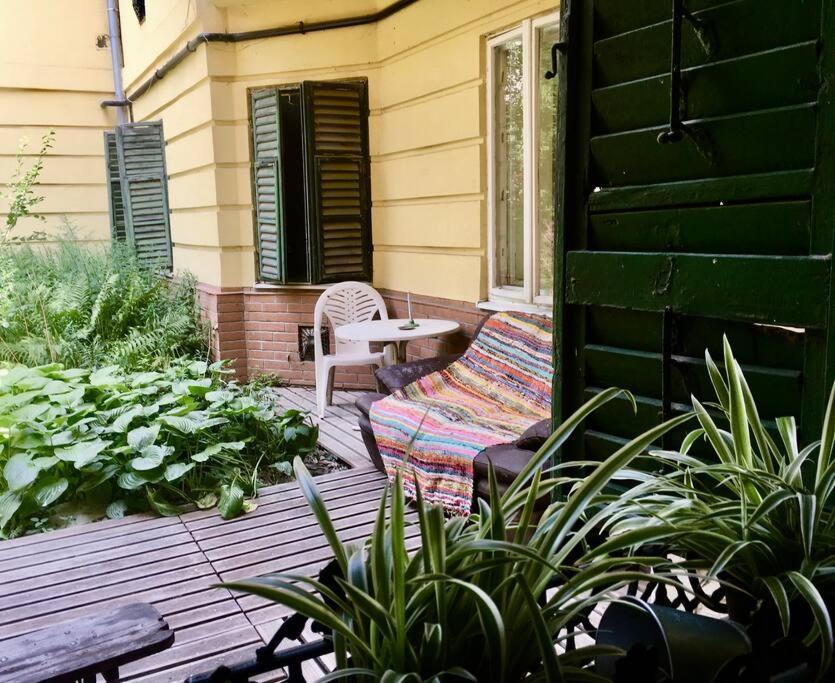 Vintage Studio Apartment, Garden And Free Parking 부다페스트 외부 사진